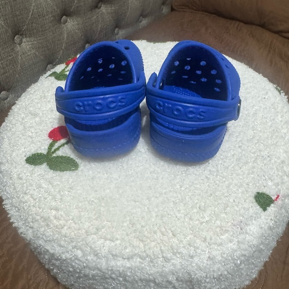 CROCS Kids Vibrant Blue Sandals - Picture 3 of 4